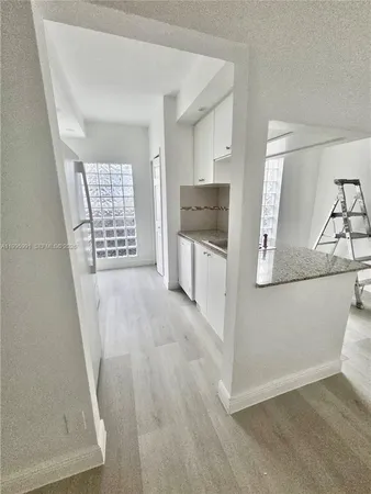 $2,250 | 568 Southwest 3rd Street, Unit LEFT 566, Miami, FL 33130
