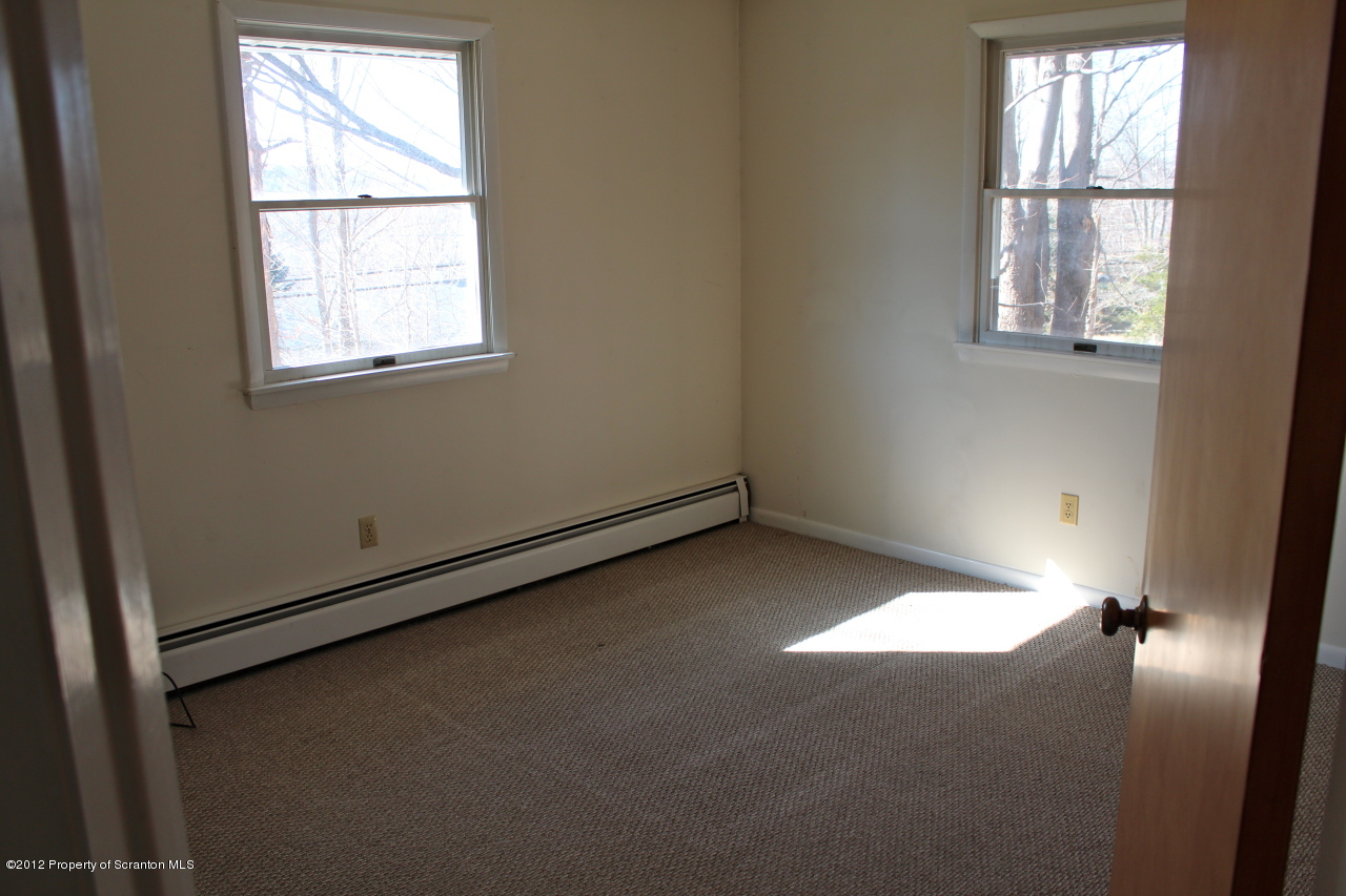 780 South Abington Road Clarks Summit, PA 18411 - Photo 4 of 7 Gallery Image 4