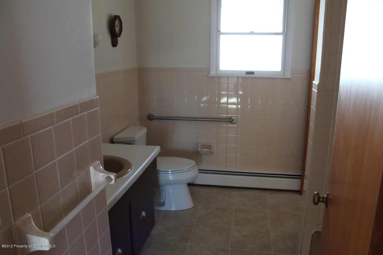 780 South Abington Road Clarks Summit, PA 18411 - Photo 6 of 7 Gallery Image 6