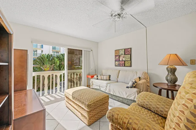 $180,000 | 424 North Riverside Drive, Unit 306, Pompano Beach, FL 33062