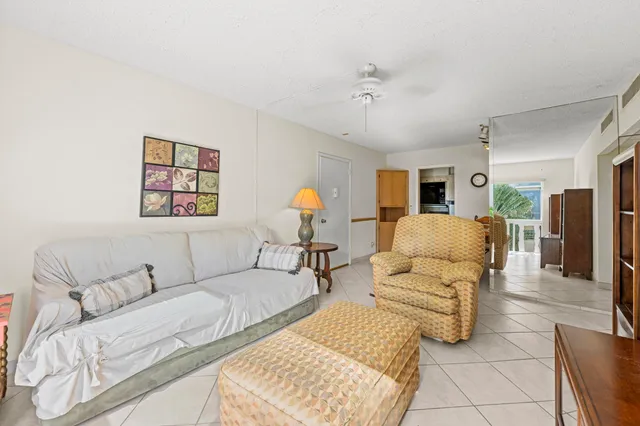 $180,000 | 424 North Riverside Drive, Unit 306, Pompano Beach, FL 33062