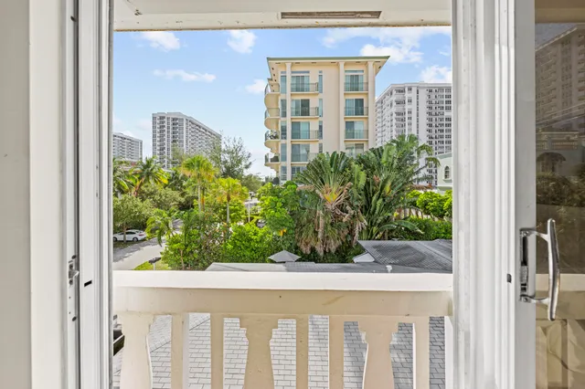 $180,000 | 424 North Riverside Drive, Unit 306, Pompano Beach, FL 33062