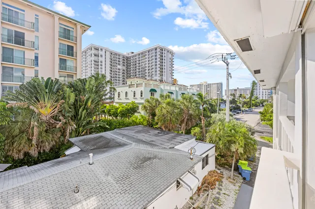 $180,000 | 424 North Riverside Drive, Unit 306, Pompano Beach, FL 33062