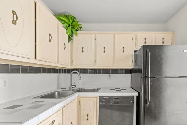 $180,000 | 424 North Riverside Drive, Unit 306, Pompano Beach, FL 33062