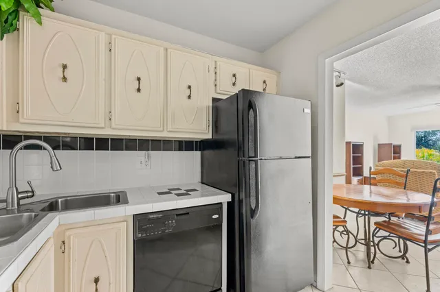 $180,000 | 424 North Riverside Drive, Unit 306, Pompano Beach, FL 33062