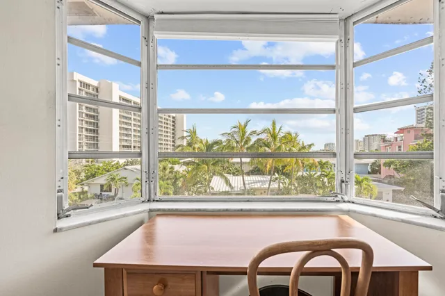 $180,000 | 424 North Riverside Drive, Unit 306, Pompano Beach, FL 33062