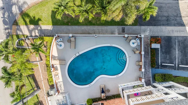 $180,000 | 424 North Riverside Drive, Unit 306, Pompano Beach, FL 33062