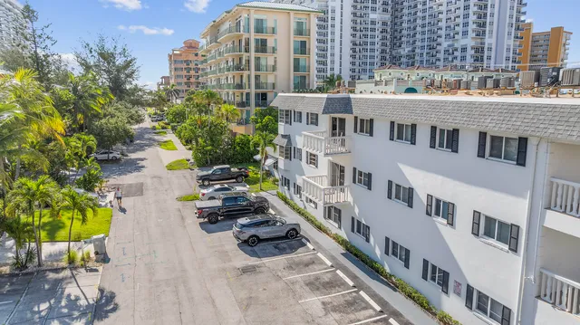 $180,000 | 424 North Riverside Drive, Unit 306, Pompano Beach, FL 33062