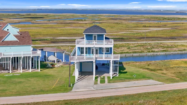 a view of a swimming pool with seating area