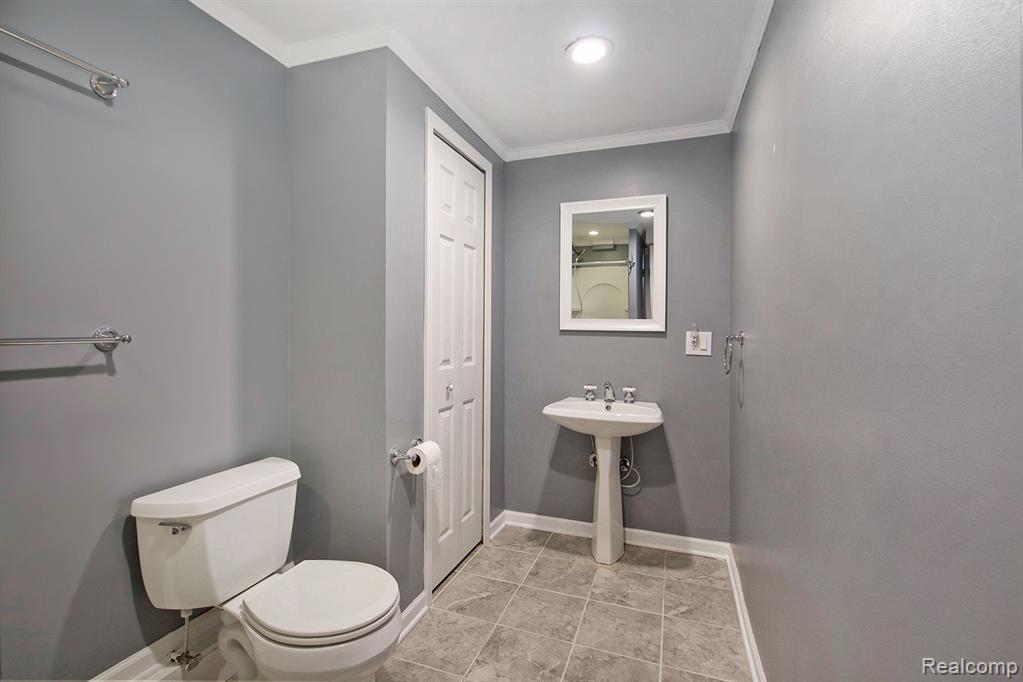 3381 Cromwell Road Ann Arbor, MI 48105 - Photo 25 of 35
