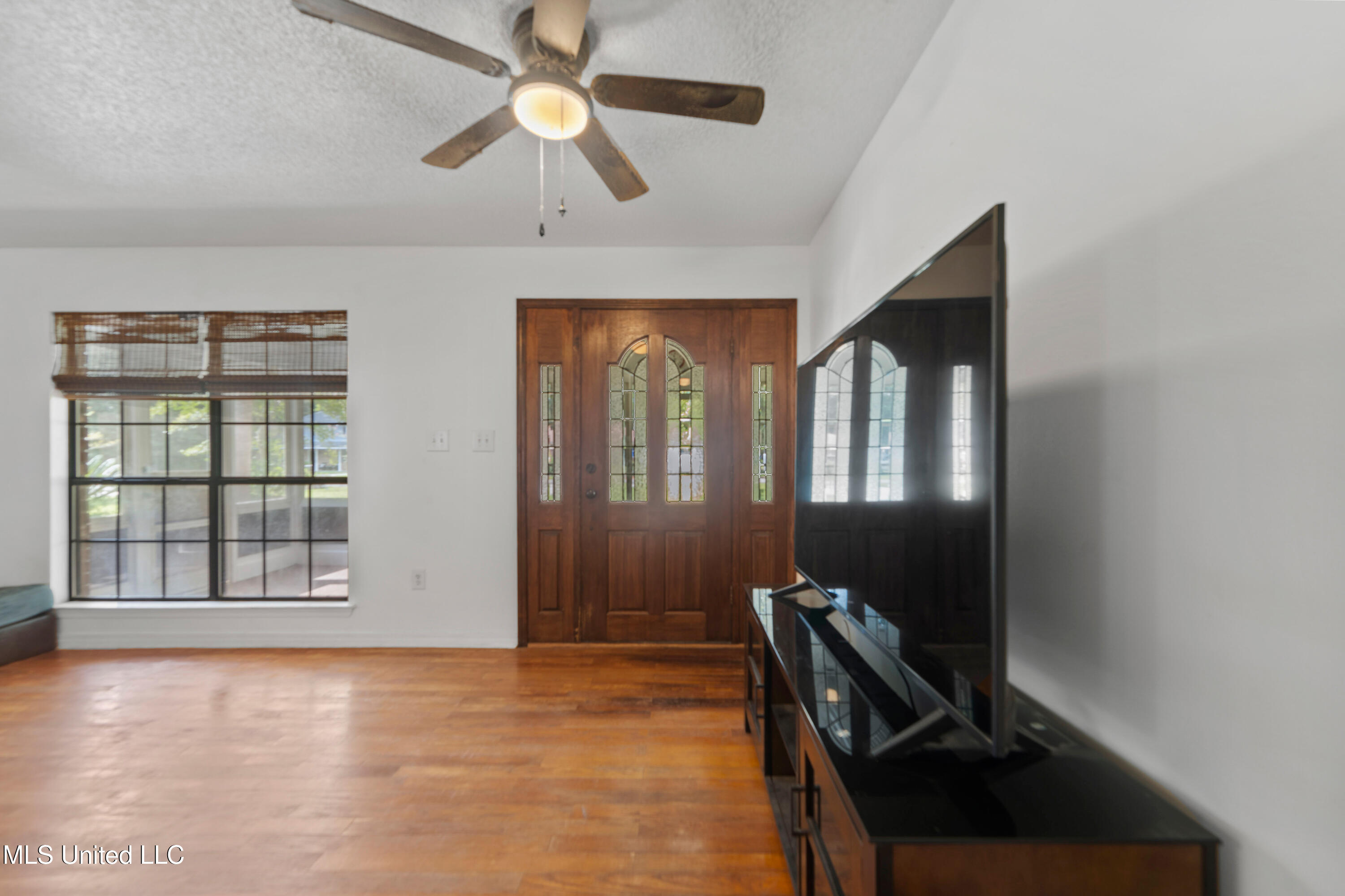 2513 Fairley Road Gautier, MS 39553 - Photo 9 of 28 entrance to family room