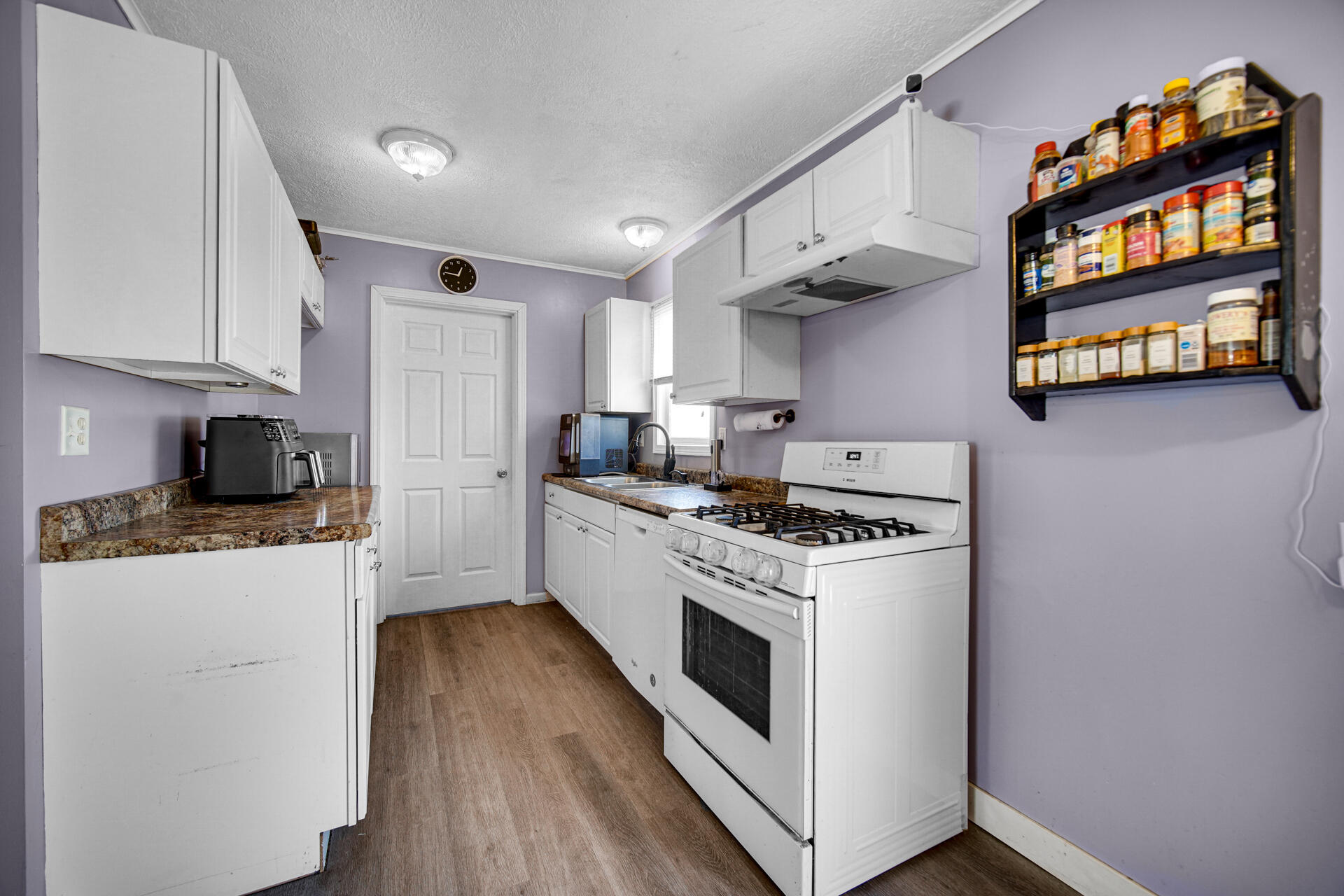 716 Devonshire Road Valparaiso, IN 46385 - Photo 10 of 24 1920x1280