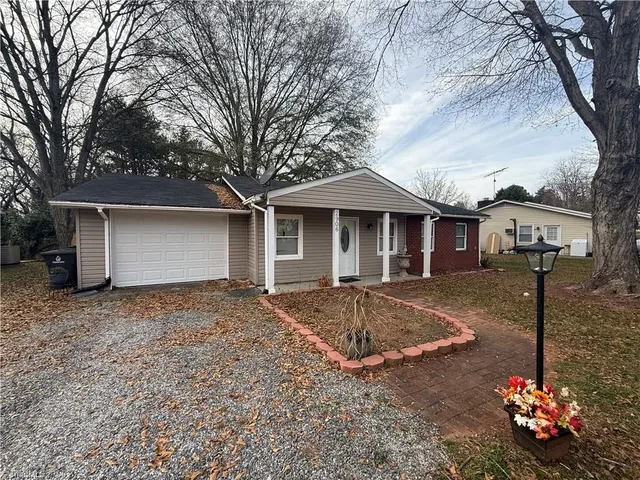 $1,600 | 2906 Navajo Avenue, Winston-Salem, NC 27103