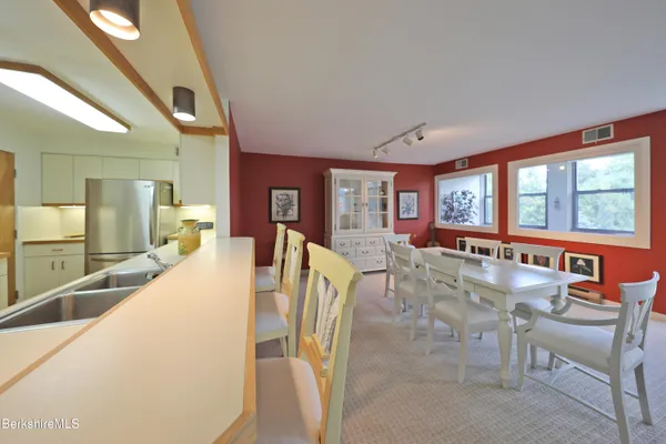 $585,000 | 19 Hawthorne Road, Unit CARRIAGE BARN E2, Stockbridge, MA 01262