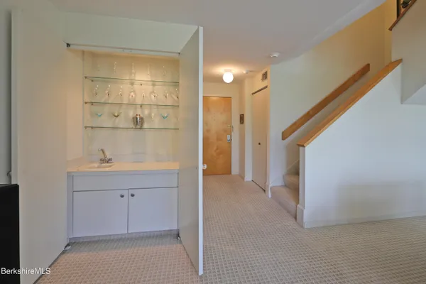 $585,000 | 19 Hawthorne Road, Unit CARRIAGE BARN E2, Stockbridge, MA 01262