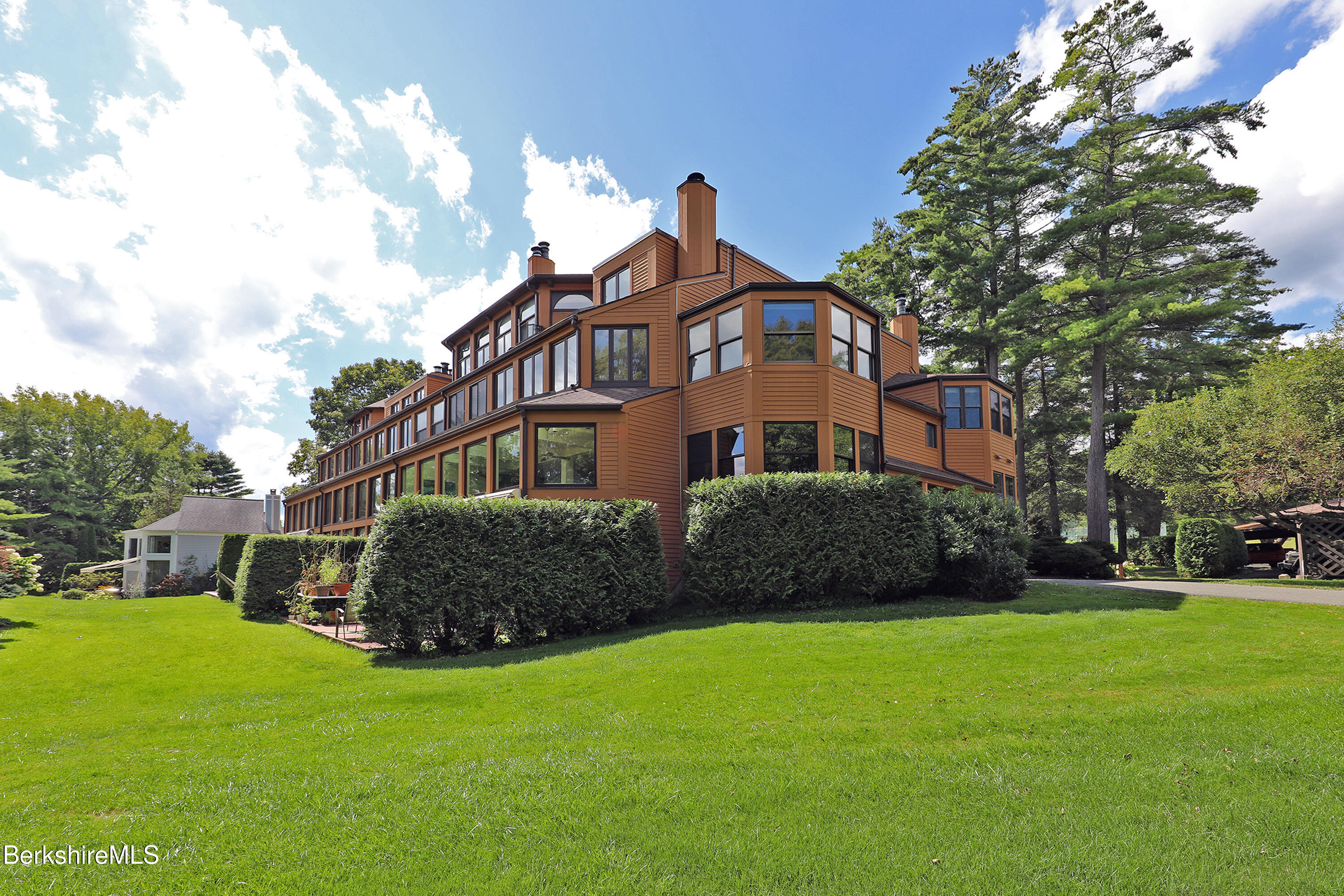 19 Hawthorne Road, Unit CARRIAGE BARN E2 Stockbridge, MA 01262 - Photo 4 of 47 a front view of a house with garden