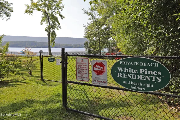 $585,000 | 19 Hawthorne Road, Unit CARRIAGE BARN E2, Stockbridge, MA 01262