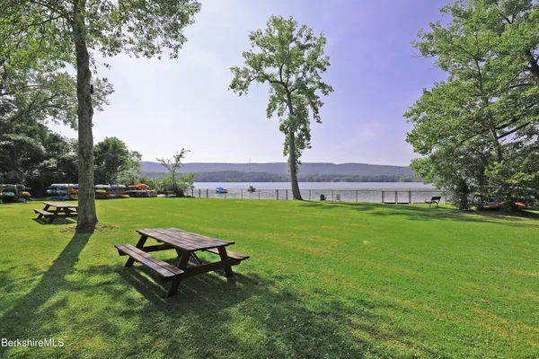 $585,000 | 19 Hawthorne Road, Unit CARRIAGE BARN E2, Stockbridge, MA 01262