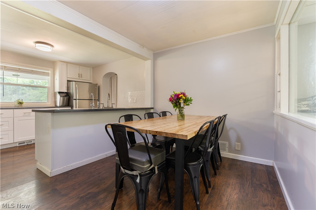4644 16th Street Northwest Canton, OH 44708 - Photo 11 of 39 A great layout for entertaining.