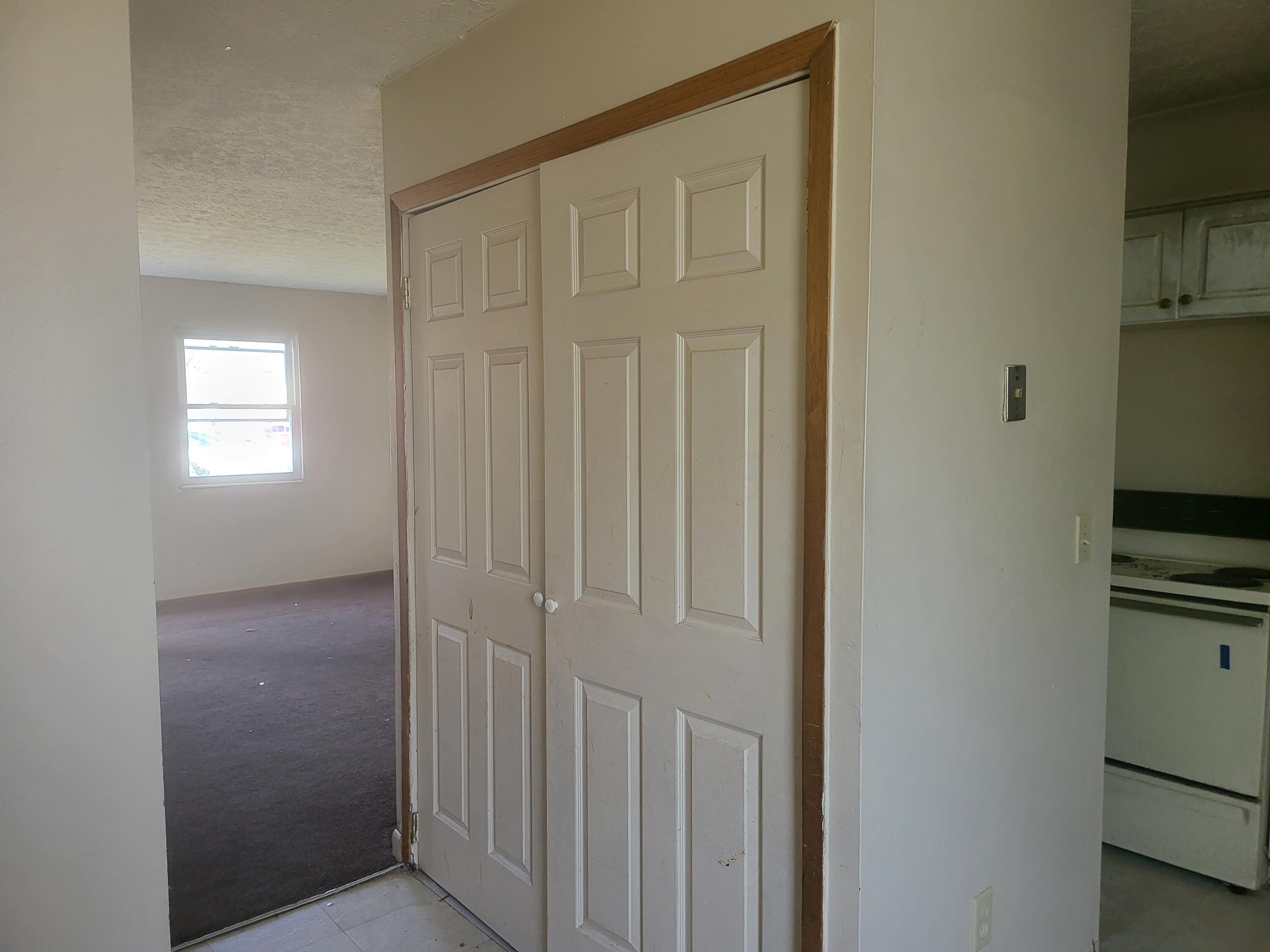 6852-6858 Garden Terrace Road Columbus, OH 43229 - Photo 4 of 27 20221125_120650