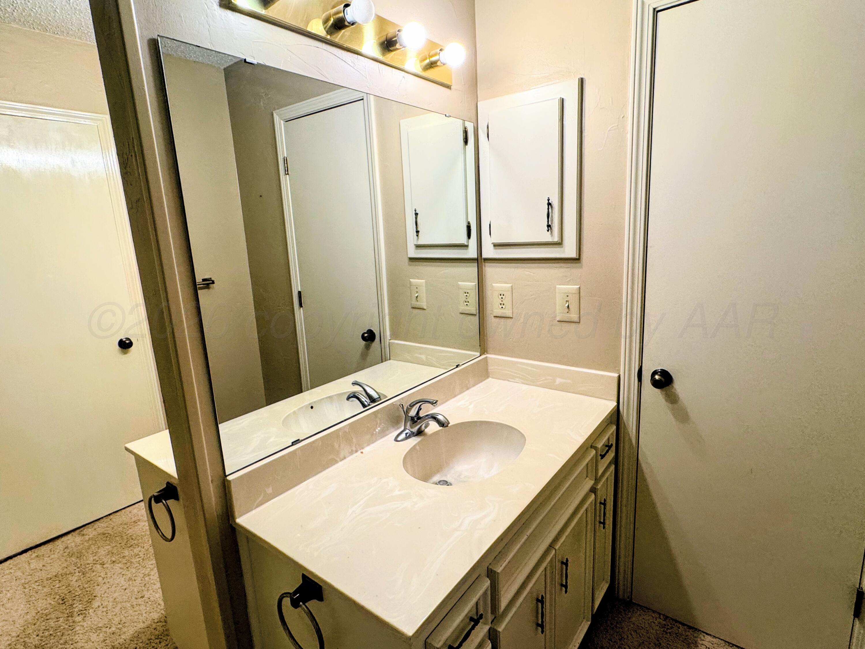 1810 Texas Street Perryton, TX 79070 - Photo 14 of 24 1810 TEXAS PRIMARY VANITY