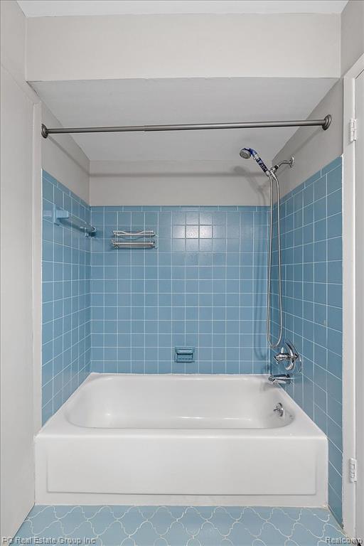 1432 Oakbrook Rochester Hills Rochester, MI 48307 - Photo 23 of 34