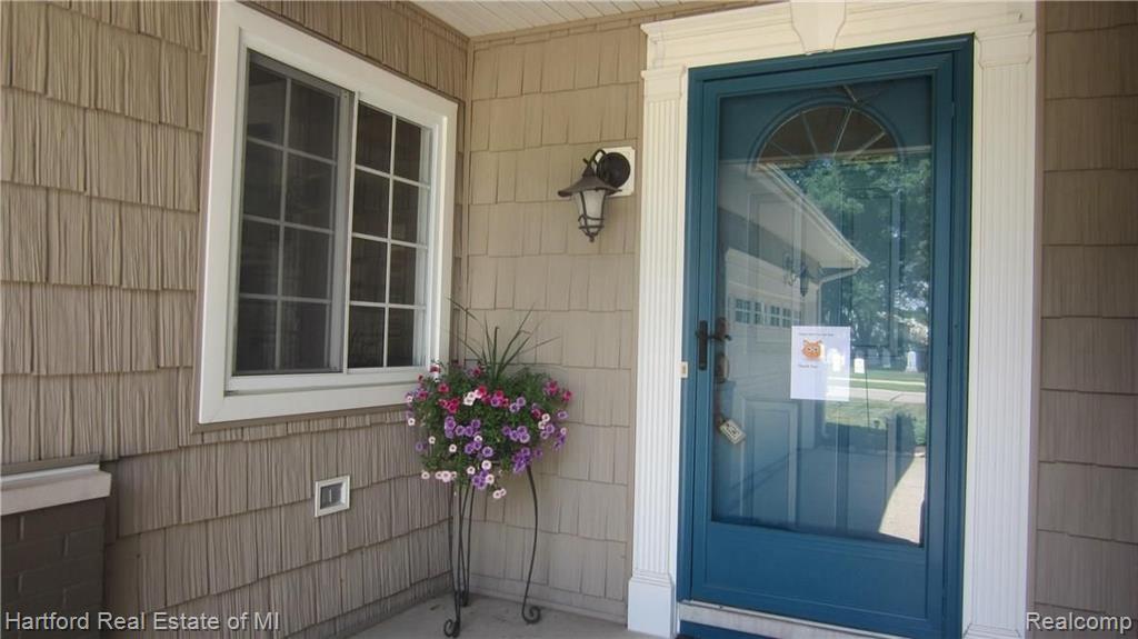 23655 Gill Road Farmington, MI 48335 - Photo 2 of 35