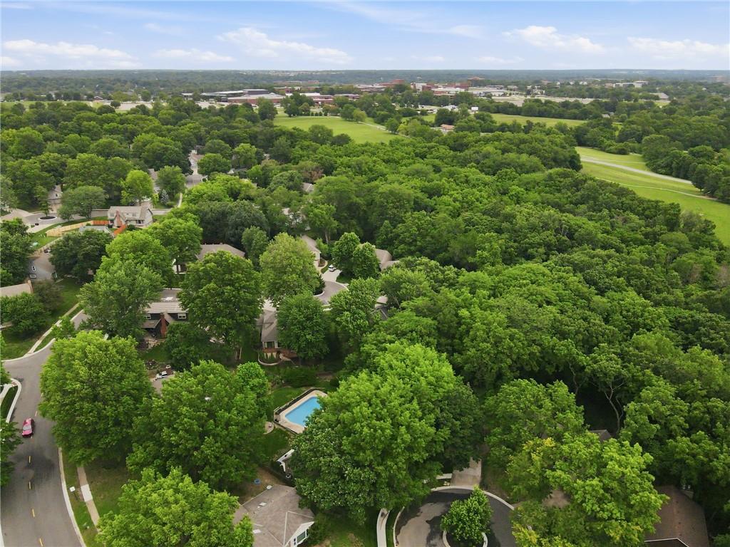 11809 Rosehill Road Overland Park, KS 66210 - Photo 35 of 38
