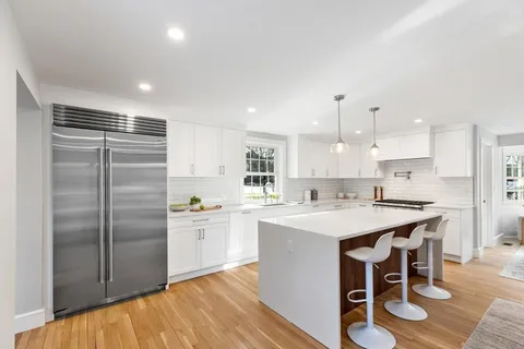$1,799,000 | 1 Town Way, Winchester, MA 01890