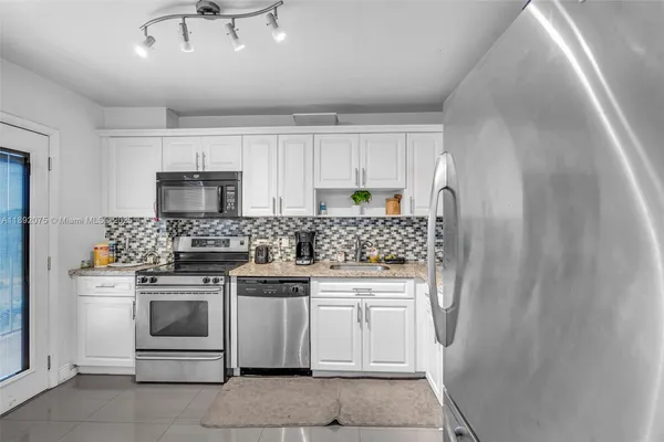 $1,800 | 6100 South Falls Cir Drive, Unit 410, Lauderhill, FL 33319