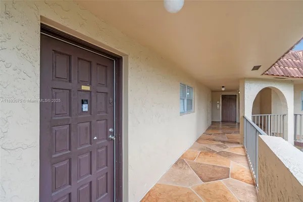$1,800 | 6100 South Falls Cir Drive, Unit 410, Lauderhill, FL 33319