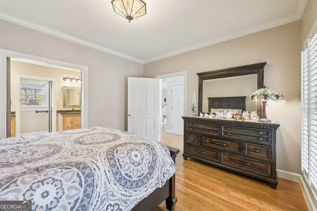 a view of entryway and hall