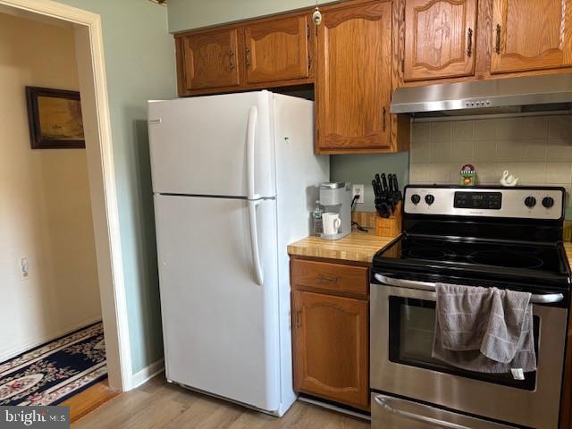 55 Sycamore Access Road Manahawkin, NJ 08050 - Photo 9 of 45 Charming kitchen with modern appliances.