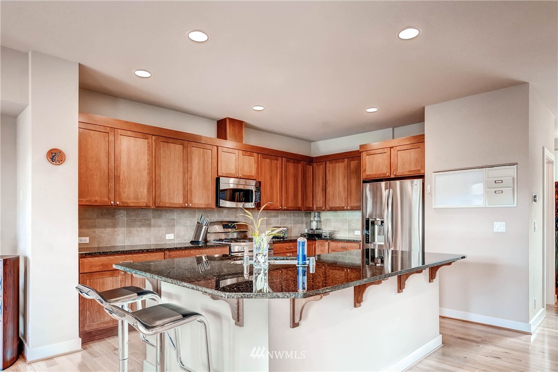 4115 Wells Avenue North Renton, WA 98056 - Photo 6 of 24 Gallery Image 6