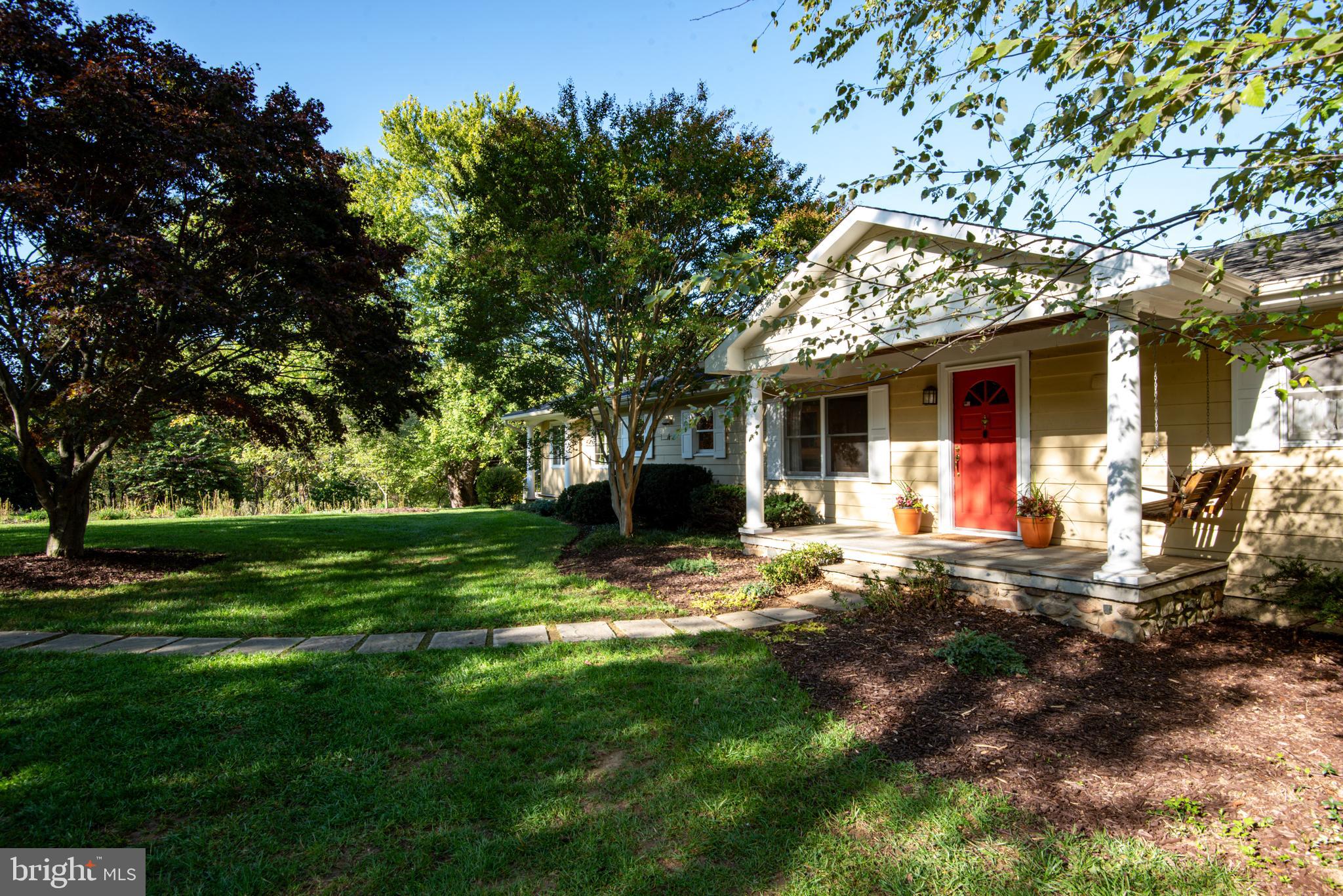 12216 Moss Hollow Road Markham, VA 22643 - Photo 3 of 37 Front entrance