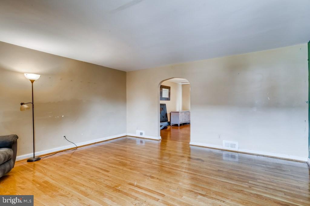 2006 Burnwood Road Baltimore, MD 21239 - Photo 5 of 27