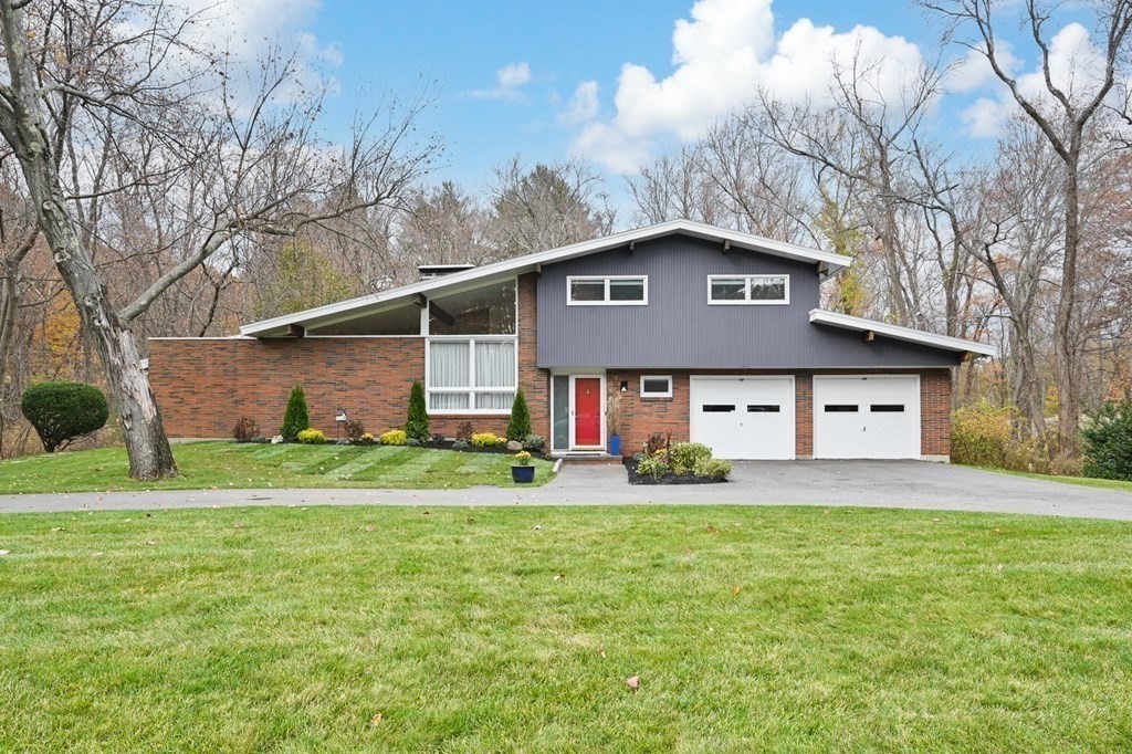 40 Huckleberry Road West Lynnfield, MA 01940 - Photo 1 of 36 Gallery Image 1