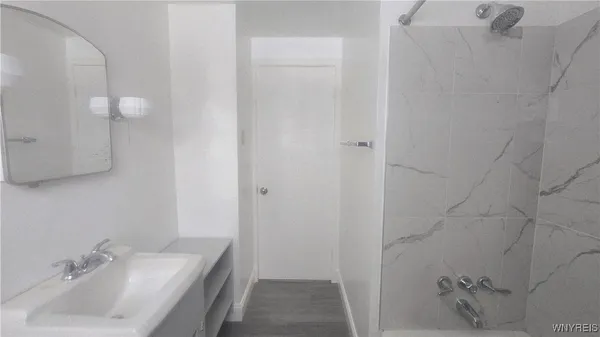 $2,400 | 359 Wrexham Court North, Tonawanda, NY 14150