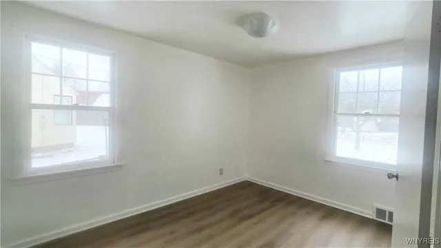 $2,400 | 359 Wrexham Court North, Tonawanda, NY 14150