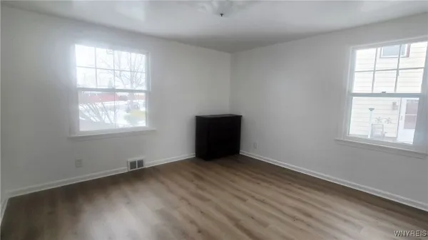 $2,400 | 359 Wrexham Court North, Tonawanda, NY 14150