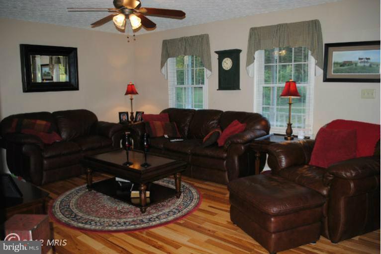 565 Hopewell Road Clear Brook, VA 22624 - Photo 9 of 26 Family Room