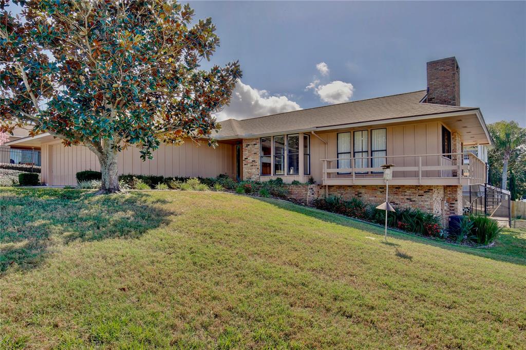 a view of a house with a yard and plants
