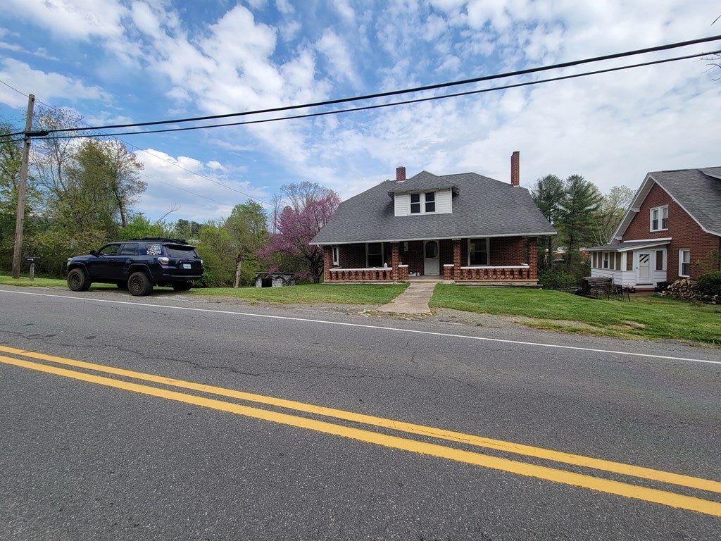 613 Glendale Road Galax, VA 24333 - Photo 6 of 37 Gallery Image 6