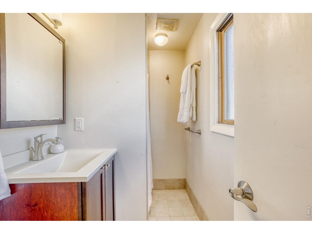 1270 Lehigh Street Boulder, CO 80305 - Photo 14 of 24 Primary bedroom 3/4 bathroom