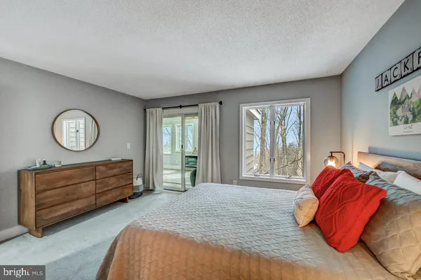 $525,000 | 59 Midway Lake, Lake Harmony, PA 18624