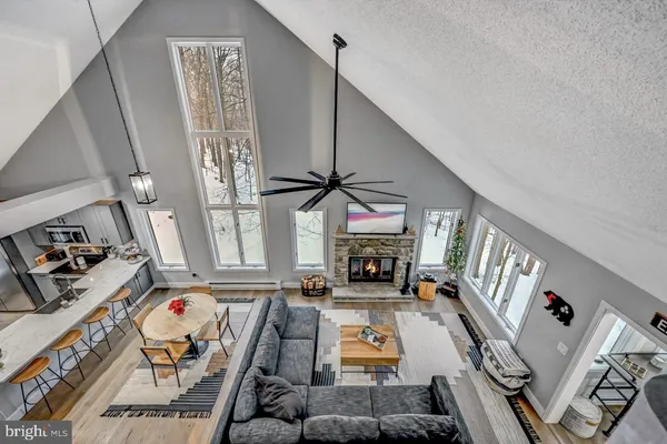 $525,000 | 59 Midway Lake, Lake Harmony, PA 18624