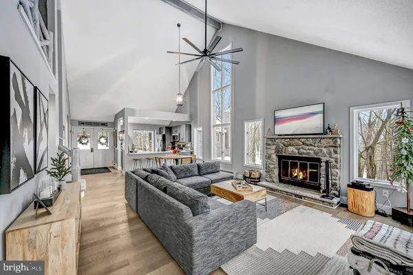 $525,000 | 59 Midway Lake, Lake Harmony, PA 18624
