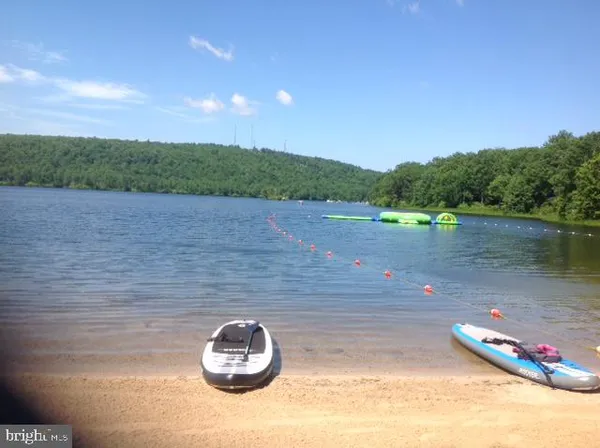 $525,000 | 59 Midway Lake, Lake Harmony, PA 18624