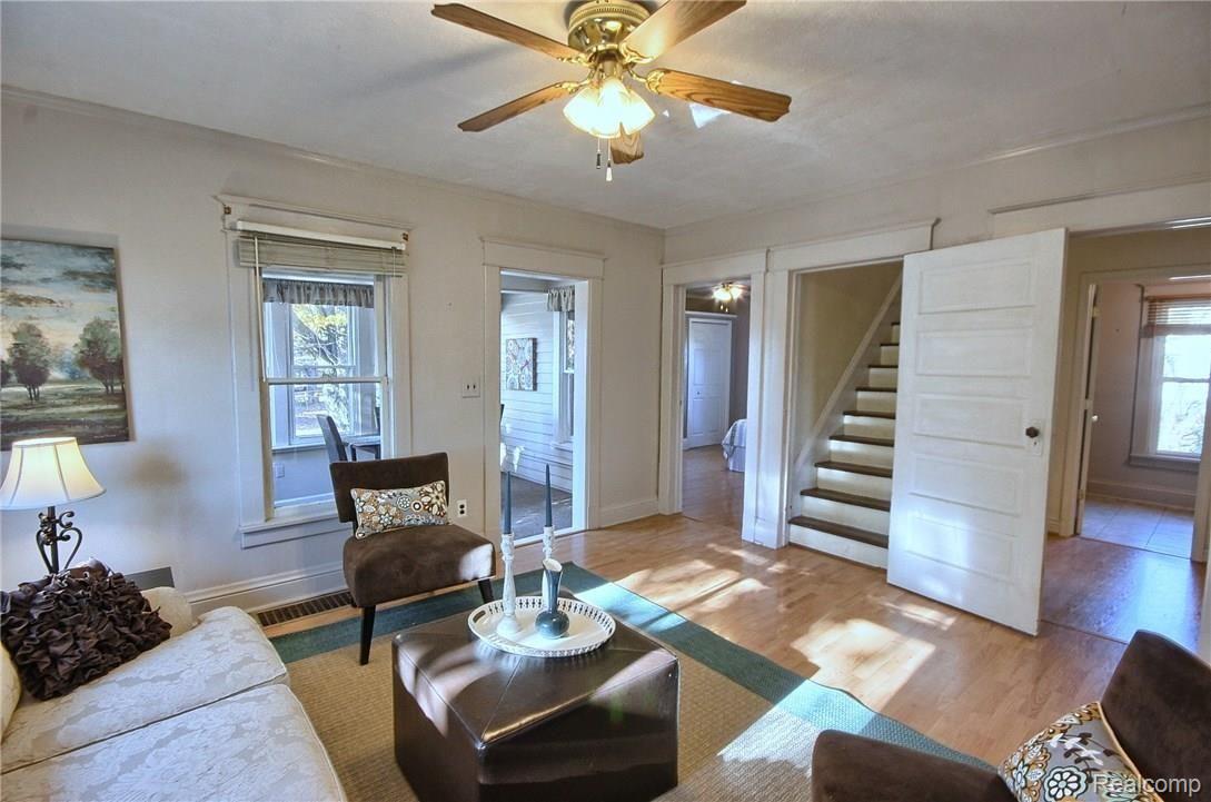 27951 Waltz Road New Boston, MI 48164 - Photo 6 of 23 Great_Room_2nd_View.jpg