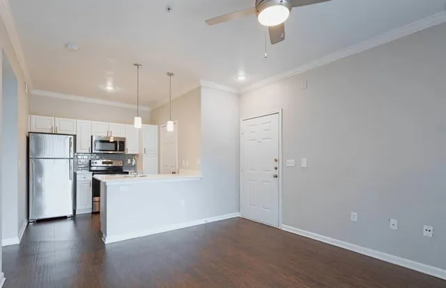 $969 | 10505 I-35 Frontage Road South, Unit 1522, Austin, TX 78747